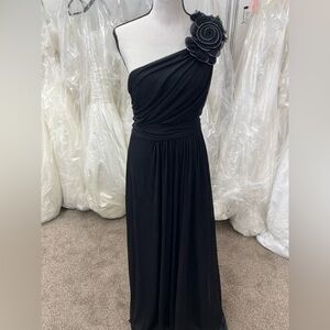 Elegant Black One-Shoulder Dress